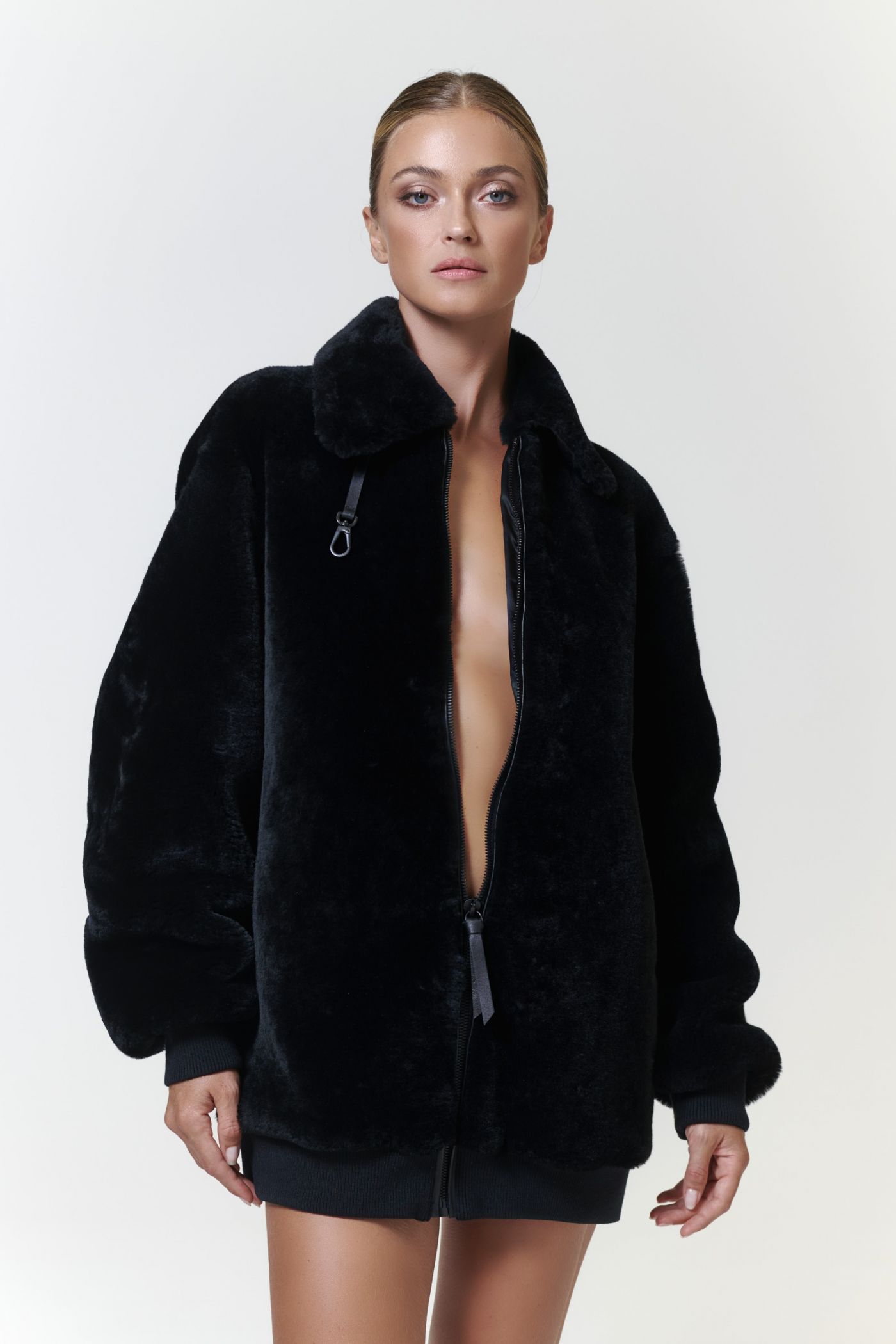 Giacca In Shearling Nero Con Dettaglio Lovi Sul Retro